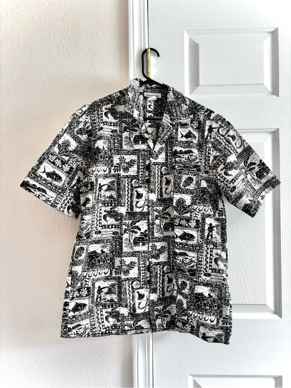 Aloha Hawaiian Button Down Beach Island Shirt, Size Medium